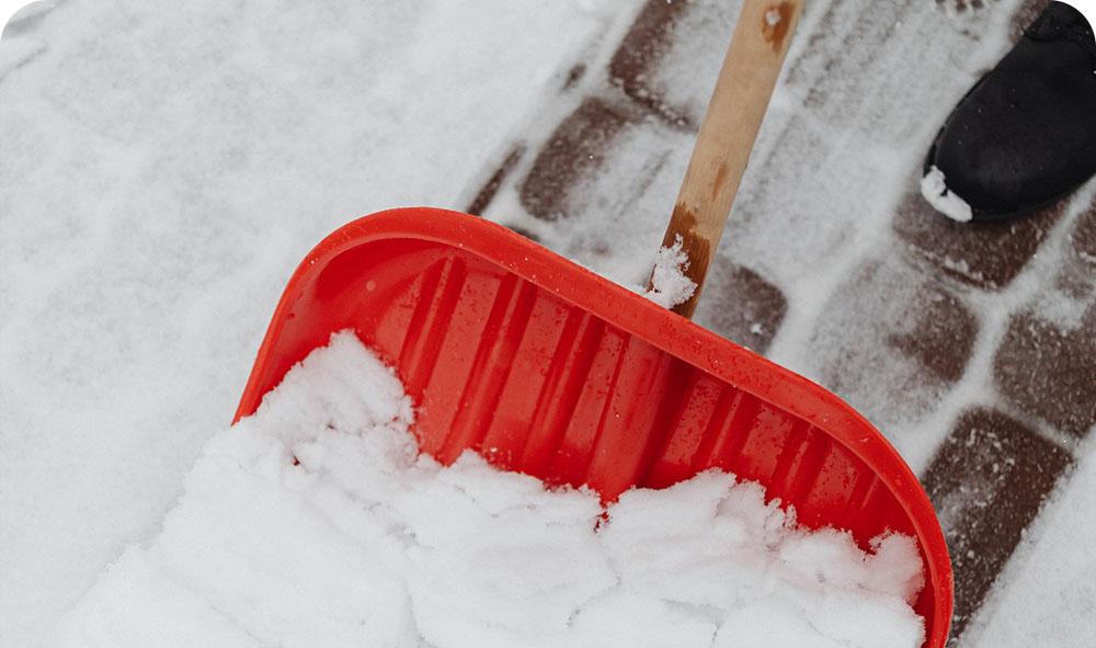 Уборка снега во дворах.jpg